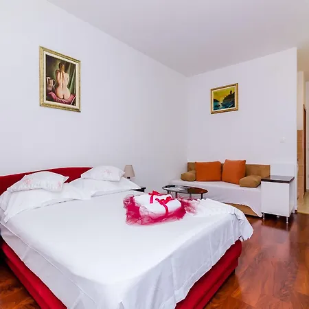 Апартаменты Aura - Comfort 6 With Shared Swimming Pool *