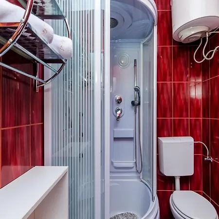 Aura - Comfort 6 With Shared Swimming Pool *