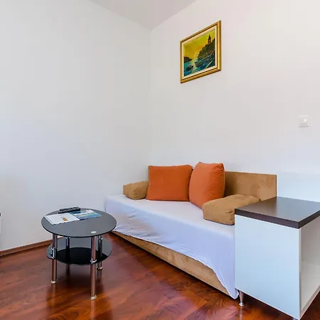 Apartment Aura - Comfort 6 With Shared Swimming Pool