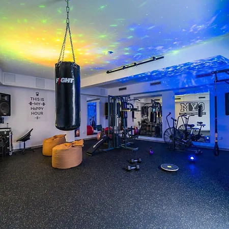 아파트 Aura - Comfort 6 With Shared Swimming Pool *