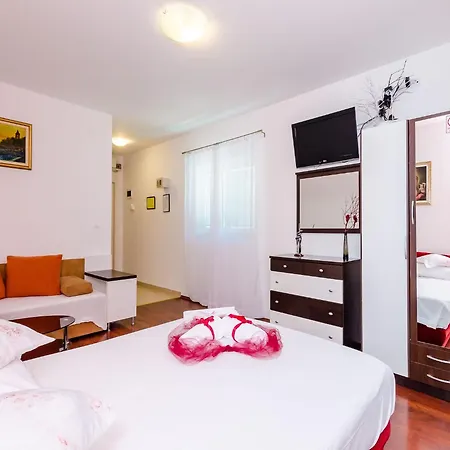 Aura - Comfort 6 With Shared Swimming Pool Apartment Dubrovnik