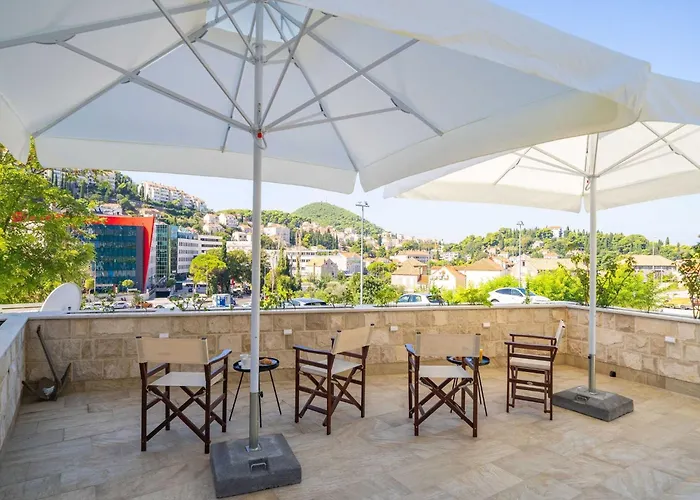 Aura - Comfort 6 With Shared Swimming Pool