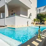 Aura - Comfort 6 With Shared Swimming Pool Appartement