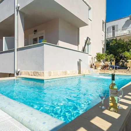 Aura - Comfort 6 With Shared Swimming Pool Apartament