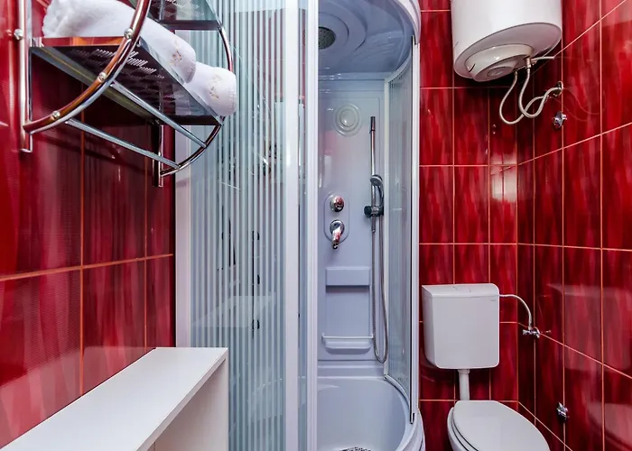 Aura - Comfort 6 With Shared Swimming Pool *